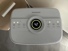 Wbudowany czujnik wilgotności Elektryczny odwilżacz powietrza 12 L/D LED Smart Touch Display